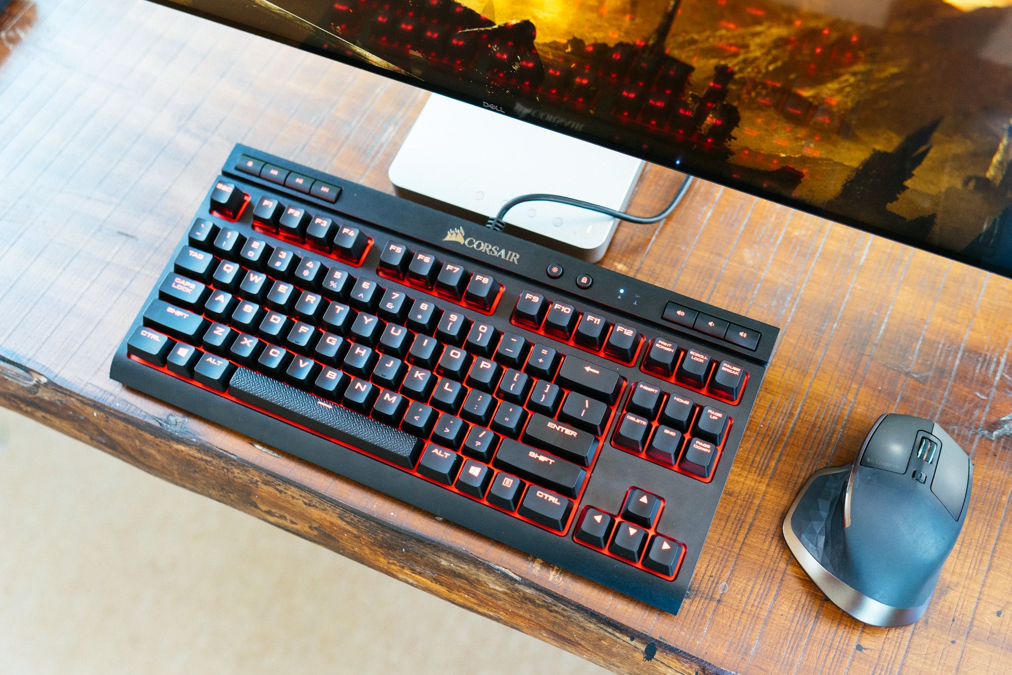 Trên tay bàn phím cơ Corsair K63: Hoàn thiện tốt, switch Che