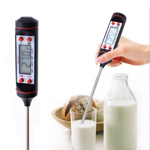 Đo nhiệt độ nước pha sữa